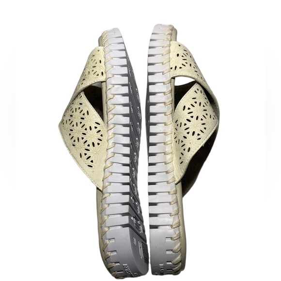 Isle Jacobsen Tulip Cross strap Platform Sandals - Picture 4 of 9